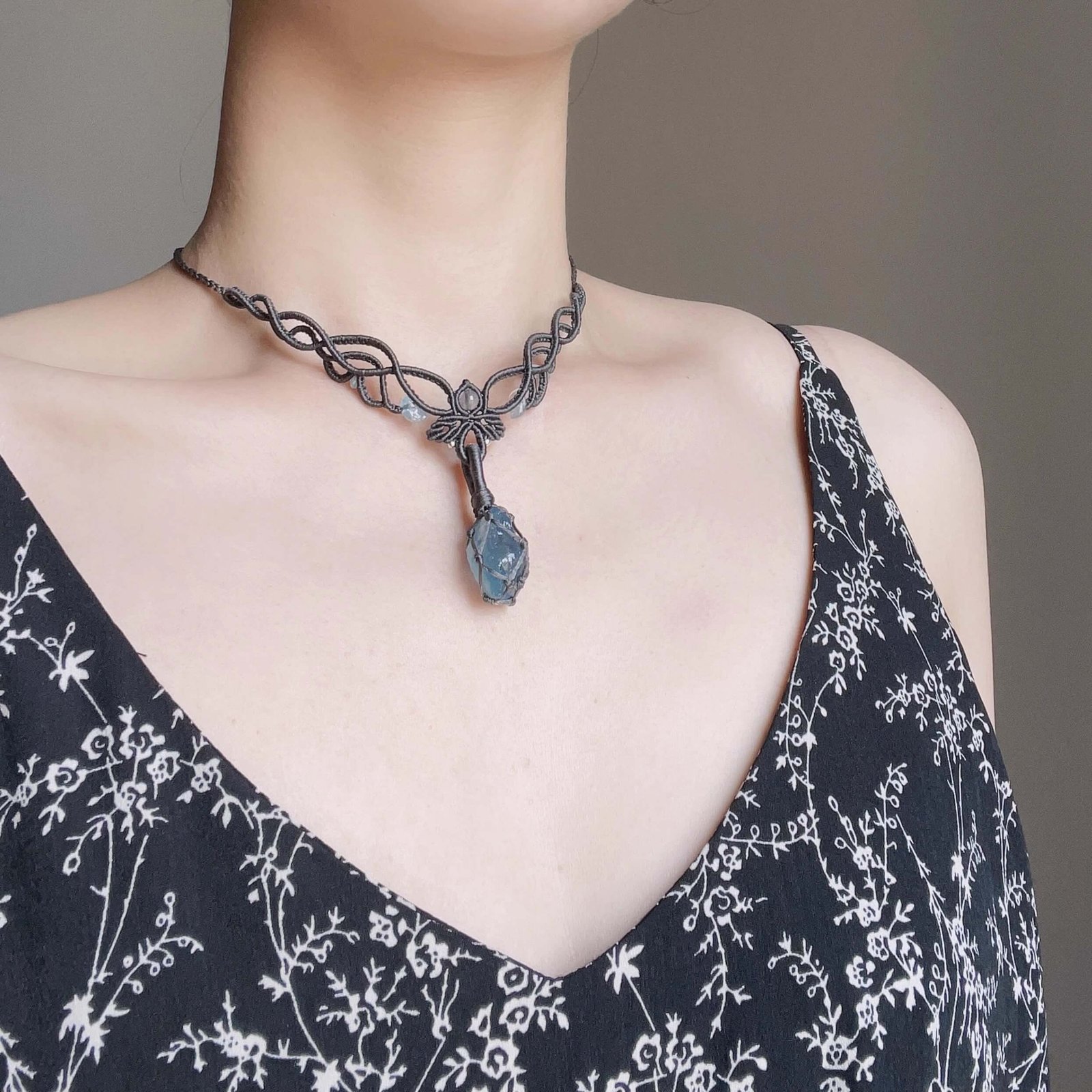 aquamarine woven necklace (1)