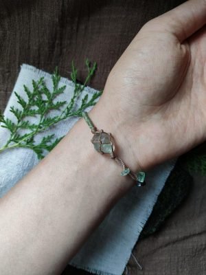 minimalist green fluorite macrame bracelet (1)
