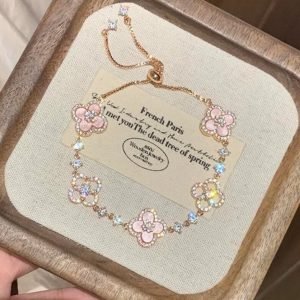 Elegant Clover Charm Bracelet Pink