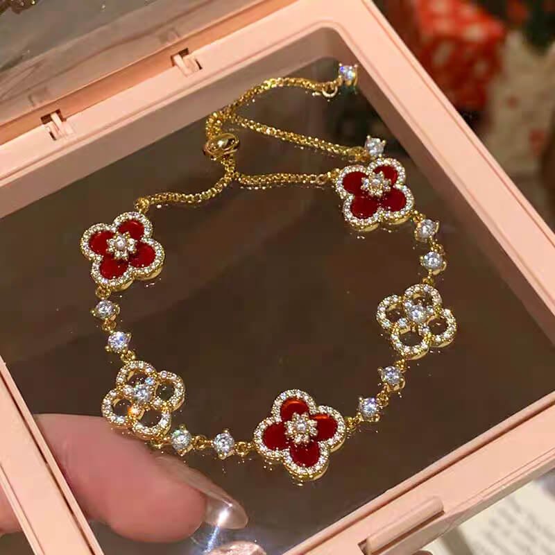 Elegant Clover Charm Bracelet5